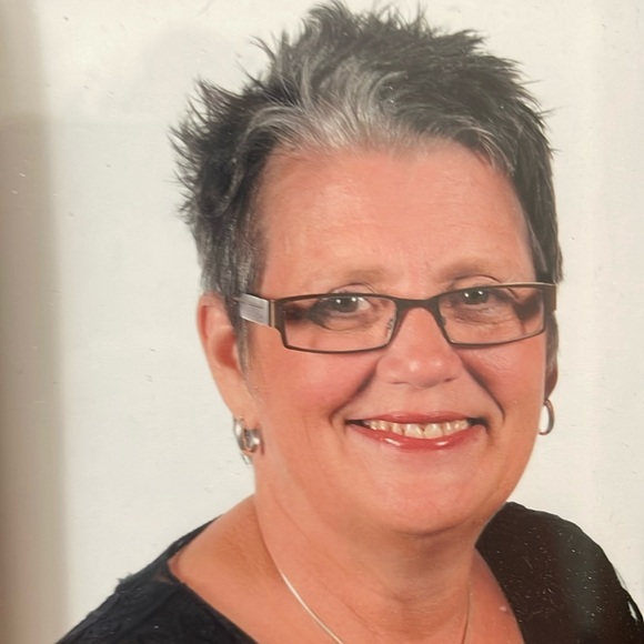 Meet your Posher, Francine - Picture 1 of 2